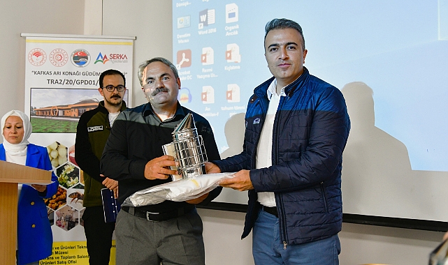 Ardahan'da Kafkas arısının korunması için arıcılara organik kovan desteği verildi
