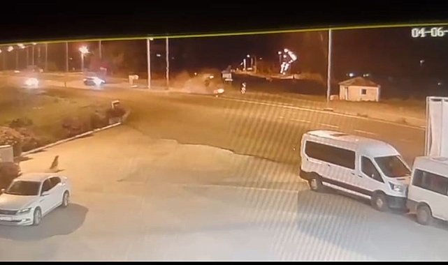 Ardahan'da önündeki araca çarpan otomobil takla attı