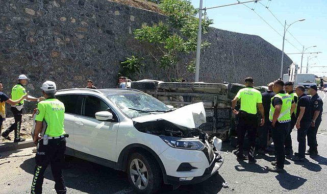 Askeri araç kaza yaptı: 1'i asker 3 yaralı