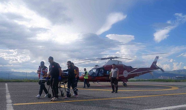 Çaşır toplarken kayalıklardan düşen kadın ambulans helikopterle hastaneye sevk edildi