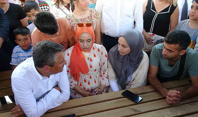 CHP liderinden Malatya'da konteyner kent ziyareti