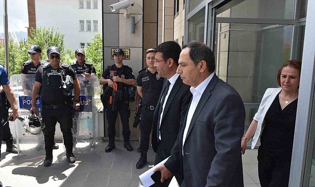 Cumhurbaşkanı Erdoğan'ın fotoğrafını indiren DEM Partili başkan ifade verdi