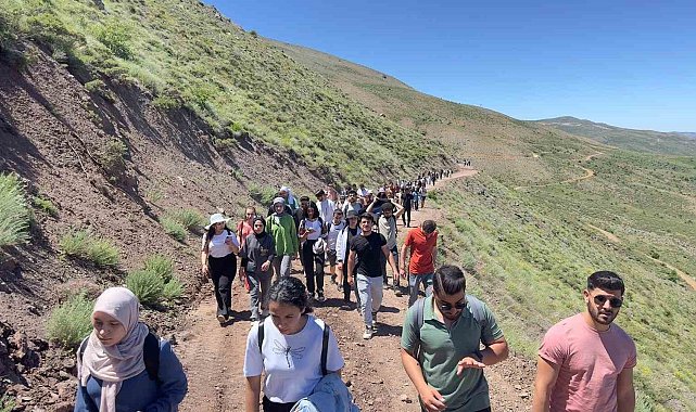 Elazığ'da Hazarbaba Dağı'na doğa yürüyüşü gerçekleştirildi
