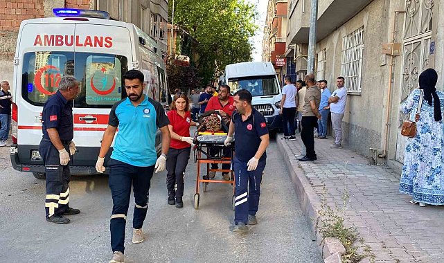 Elazığ'da minibüs ile otomobil çarpıştı: 7 yaralı