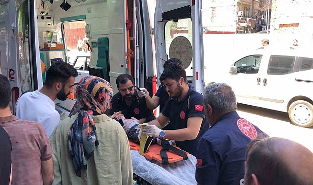 Elazığ'da otomobilin çarptığı çocuk yaralandı