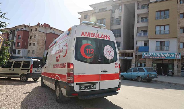 Elazığ'da yangın: Dumandan etkilenen 2 çocuk tedavi altına alındı