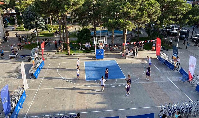 Erzincan&#039;da sokaklar basketbol sahasına döndü