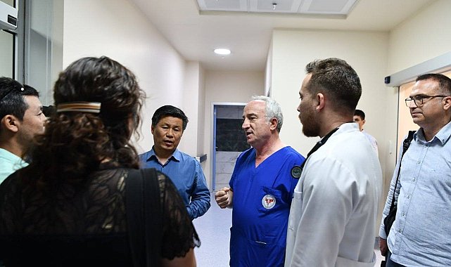 Erzurum'dan kongreye gitti, Bişkek'te Kırgız öğrencinin ameliyatını yaptı