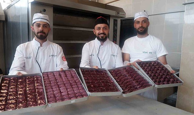 Erzurumlu ustadan mor baklava