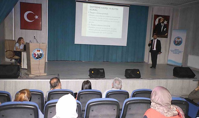 Hakkari'de "Depremle yaşamayı öğreniyorum" konferansı