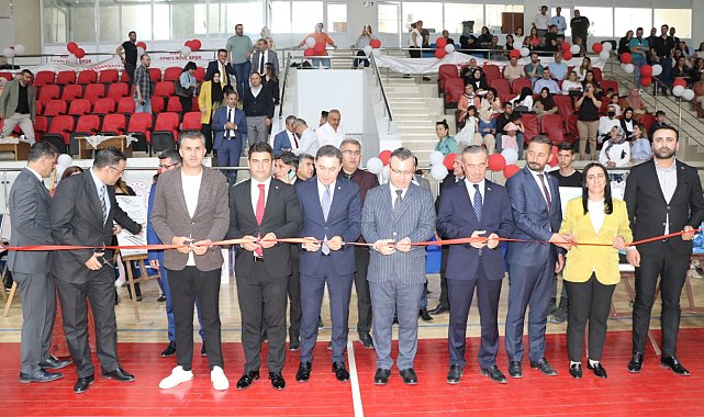 Hakkâri'de yılsonu sergisi"