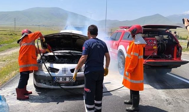 Iğdır-Doğubayazıt yolu üzerinde araçta çıkan yangın kontrol altına alındı