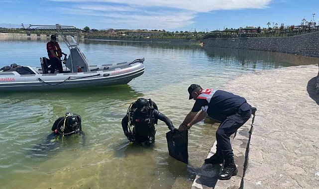 jandarma baraj gölünde atık topladı