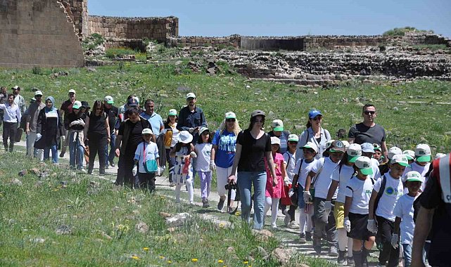 Kars Ani Ören Yeri'nde çevre günü etkinliği