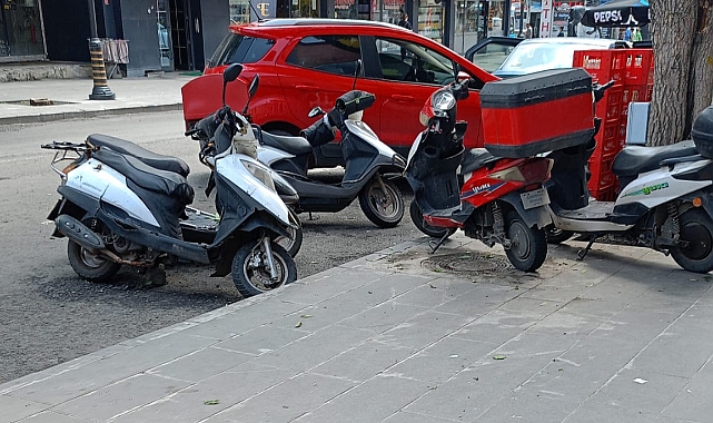 Kars'ta motosikletli kuryeler tedirgin ediyor