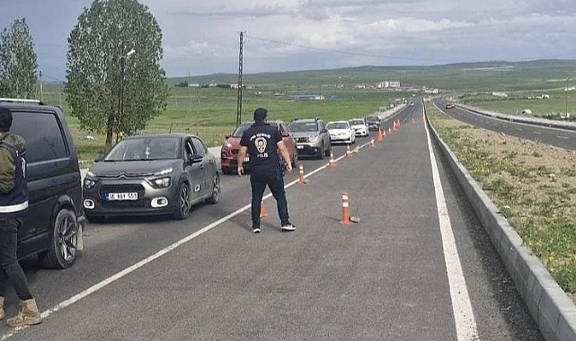 Kars'ta trafik uygulamaları sürüyor