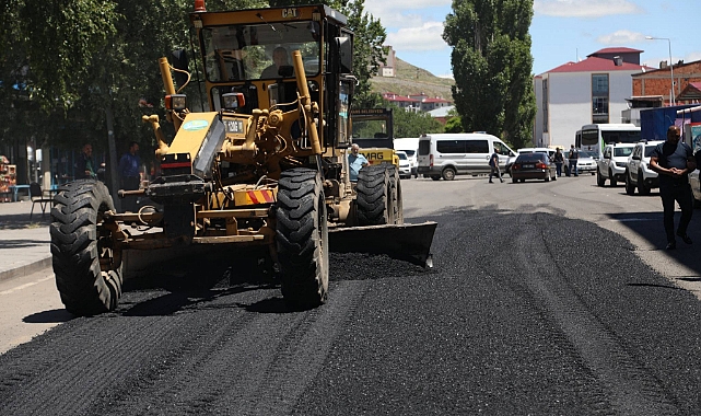 Kars'ta yollar yamalanıyor