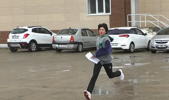 Kars'ta 3 kişiyi sınava polis yetiştirdi