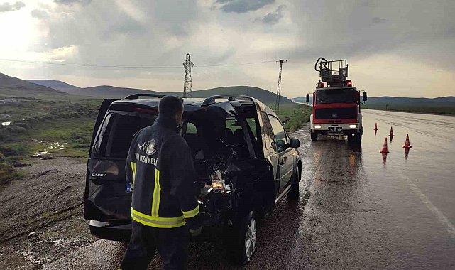 Kaygan yolda zincirleme kaza: 5 yaralı