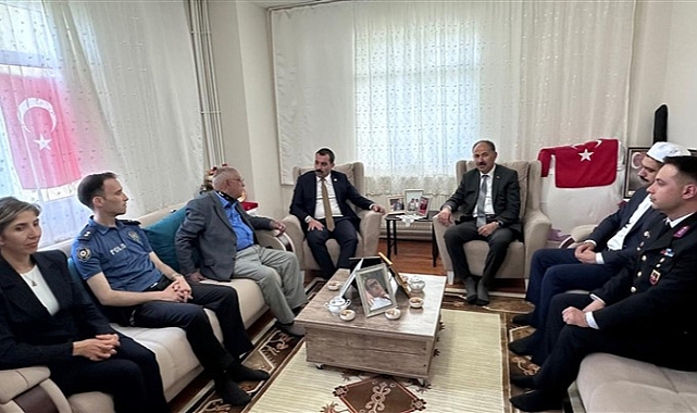 Kaymakam Akköz şehit alilerini ziyaret etti.