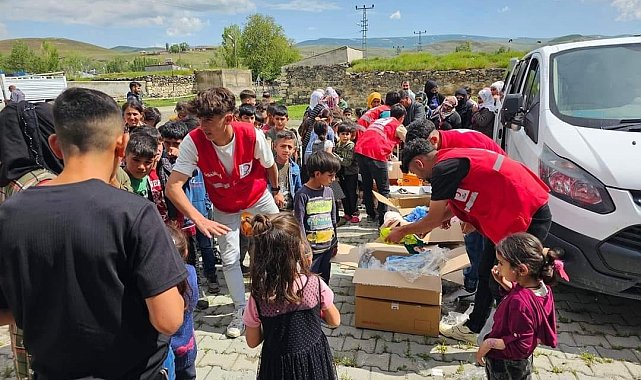 Kızılay Ağrı'da Kurban Bayramı'nda yüzlerce aileye yardım eli uzattı