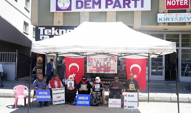 Kurban Bayramı&#039;nı buruk karşılayan aileler eylemini sürdürüyor