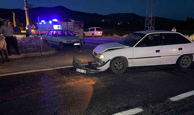 Malatya&#039;da iki otomobil çarpıştı 1 yaralı