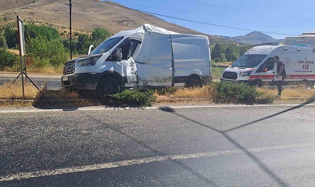Malatya'da otobüs ile kamyonet çarpıştı, 1 yaralı
