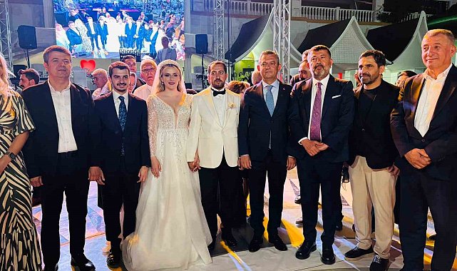 Malatya'da siyaset dünyasını buluşturan düğün