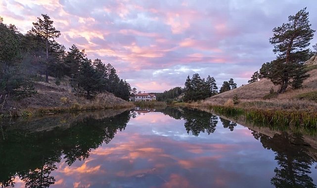 Muhteşem göl manzarasının 1 günü time-lapse tekniğiyle kaydedildi