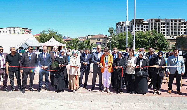 Muş'ta el emeği göz nuru ürünler sergilendi