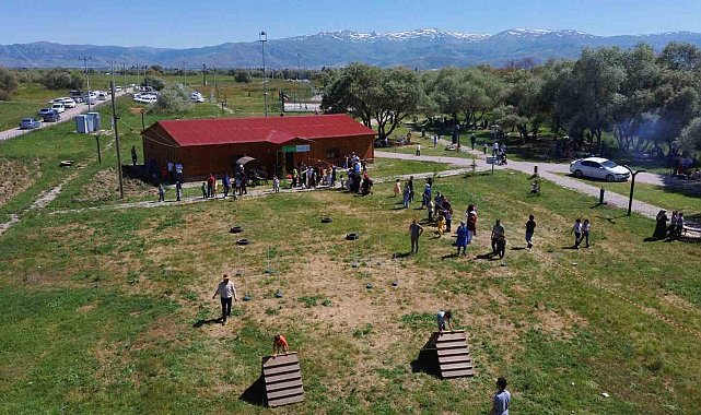 Muşlu çocuklar "Muşvivor" parkurunda kıyasıya yarışarak eğlendi