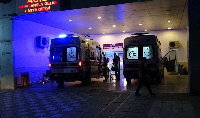 Otomobil ile traktör çarpıştı: 6 yaralı