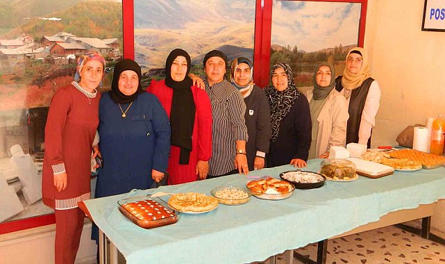 Posof halk eğitimince yılsonu sergisi açıldı