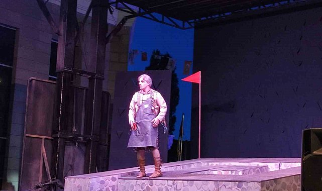 "Midas'ın Kulakları" Ardahan'da sahnelendi