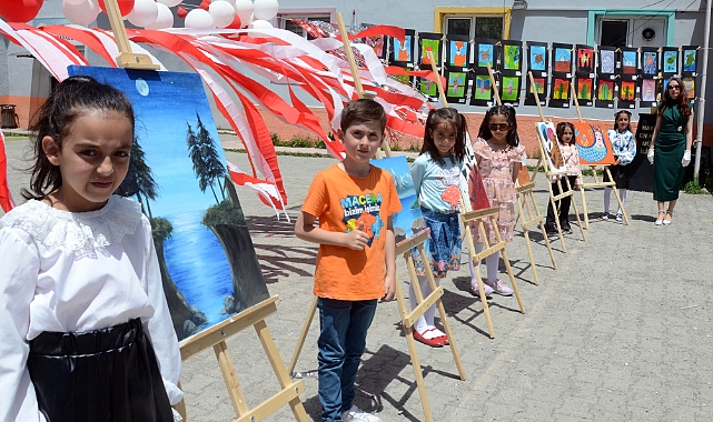 Sarıkamış'ta "Minik ressamlar yıl sonu sergisi" açıldı