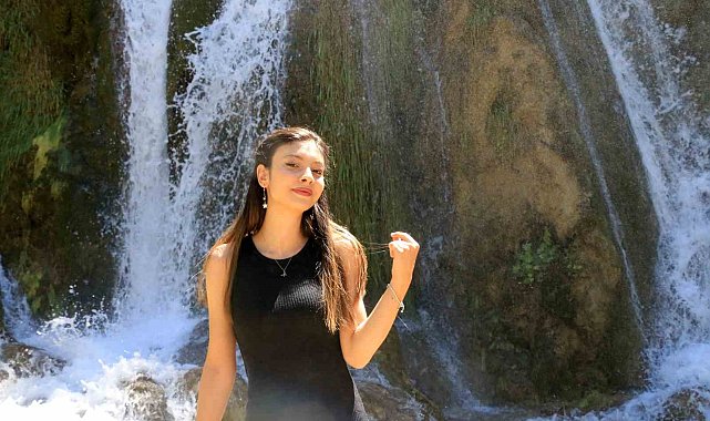 Sıcaktan kaçan Girlevik Şelalesi'nde serinliyor