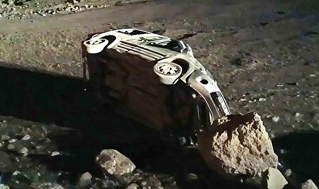Tunceli'de araç şarampole yuvarlandı: 2 yaralı