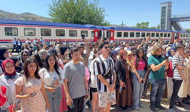 Üniversite öğrencileri için trenle Palu gezisi düzenlendi