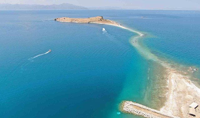 Van Gölü'nde kaybolan şahısın arama çalışmaları beşinci güne girdi