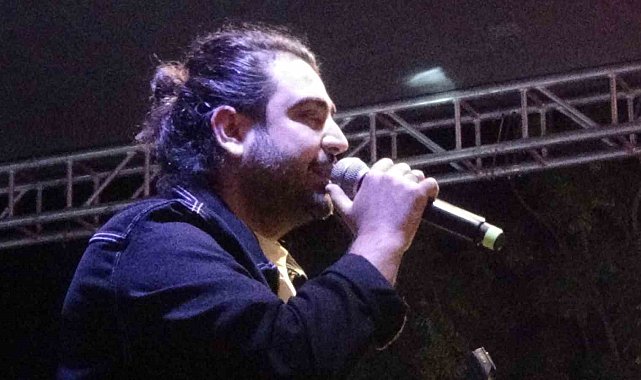 Vanlılar Karadenizli sanatçı Selçuk Balcı'nın kemençesiyle doyasıya eğlendi