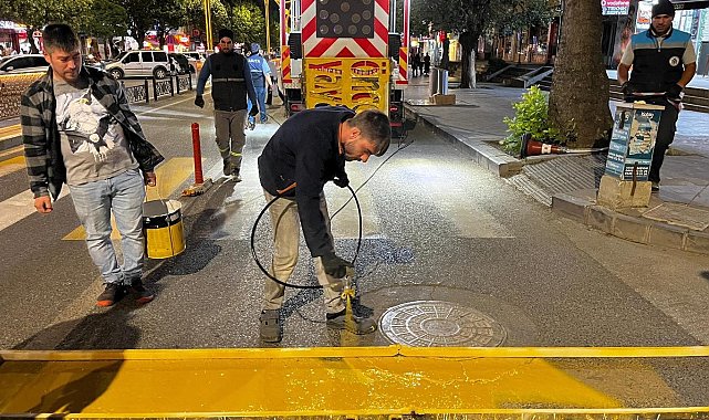 Yaya geçidi çizgileri yenileme çalışması