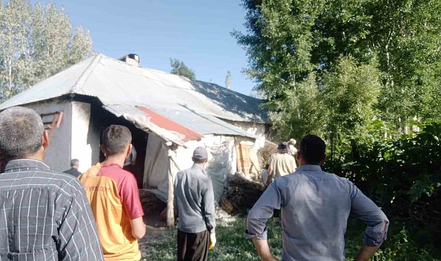 Yüksekova'da 500 bağ ot yandı