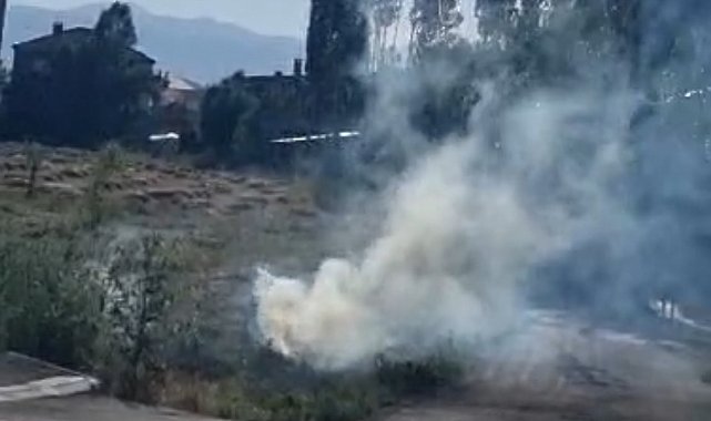 Yüksekova&#039;da boş arazide çıkan yangın korkuttu