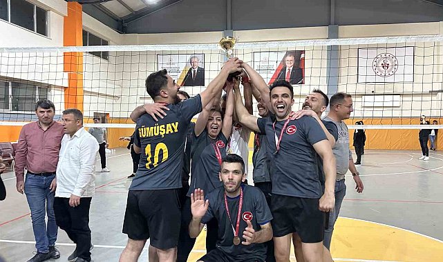 Yüksekova'da kurumlar arası voleybol turnuvasını TİM 47 kazandı