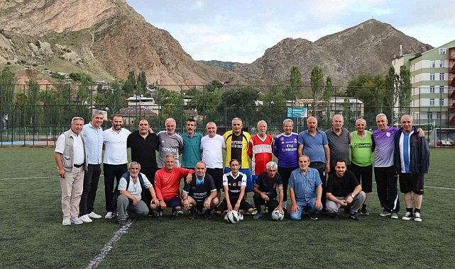30 yıl sonra yeşil sahada bir kez daha buluştular