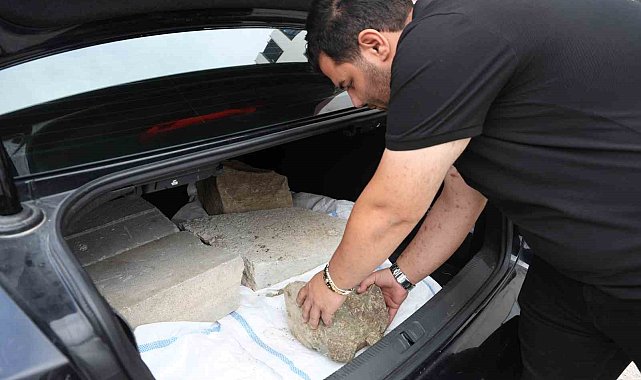 ''Kimsenin ekmeğine taş koymak istemem ama'' dedi, milyonluk aracını taşla doldurdu