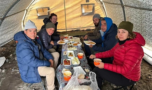 Ağrı Dağı'nda iki dağcı 4 bin 600 metrede fırtına ve siste yollarını kaybettiler, donarak öldüler