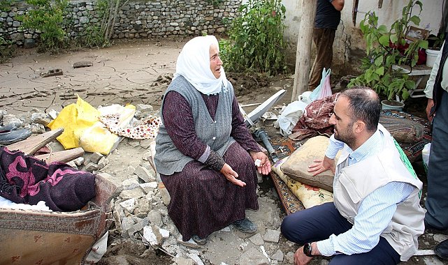 Ağrı Umut Kervanı Derneği, selin en çok zarar verdiği köye yardım ulaştırdı