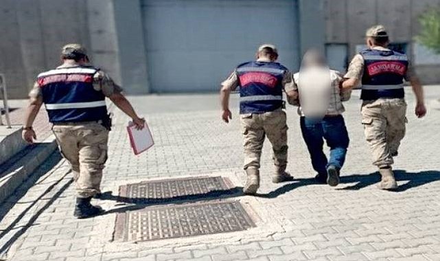 Ağrı'da 15 yıl 4 ay hapis cezası bulunan 2 firari yakalandı